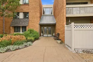 950 E Rue De La Banque, Saint Louis, MO 63141 - Photo 2