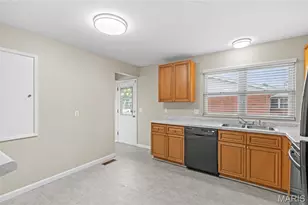 1411 Sherwood Forest Dr, Florissant, MO 63031 - Photo 12