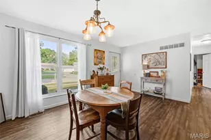 910 Oak Trail Ct, Fenton, MO 63026 - Photo 2