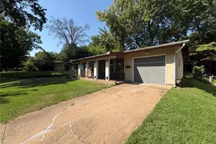475 Waterford Dr, Florissant, MO 63033 - Photo 2