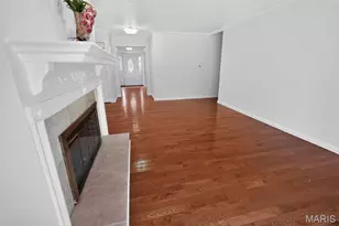 1939 Pickfair Dr, Saint Louis, MO 63146 - Photo 6