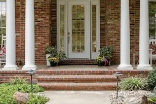 17712 Sugarberry Ct, Chesterfield, MO 63005 - Photo 4