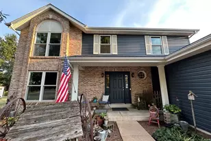 4 Tinsmith Ct, Saint Charles, MO 63366 - Photo 2