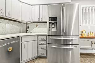 9421 Green Park Gardens Dr, Saint Louis, MO 63123 - Photo 8