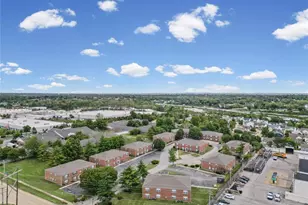 9421 Green Park Gardens Dr, Saint Louis, MO 63123 - Photo 30