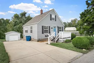 613 Schaefer Pl, Saint Charles, MO 63301 - Photo 2