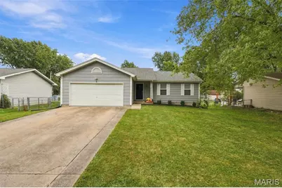 6 S Perry Circle, O'Fallon, MO 63366 - Photo 2