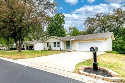 111 Park Charles Boulevard, Saint Peters, MO 63376 - Photo 2