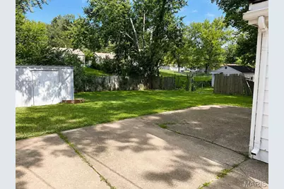9802 Dennis Drive, Riverview, MO 63136 - Photo 10