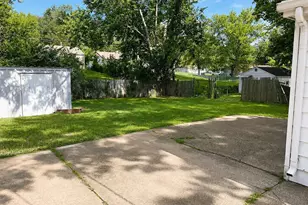 9802 Dennis Dr, Riverview, MO 63136 - Photo 10