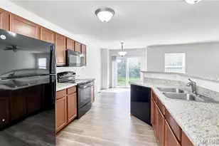 1810 Hyland Green Dr, O'Fallon, MO 63366 - Photo 14