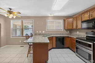 935 W Weybridge Ct, Saint Charles, MO 63304 - Photo 12