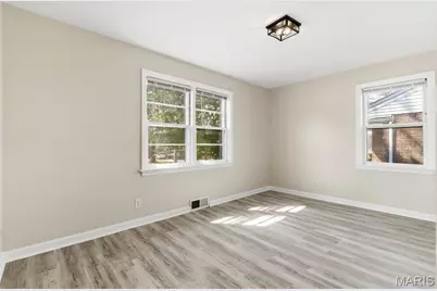 1083 Jennings Station Road, Saint Louis, MO 63137 - Photo 10