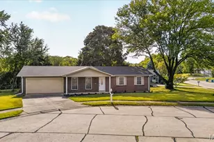 1008 N Duchesne Dr, Saint Charles, MO 63301 - Photo 46