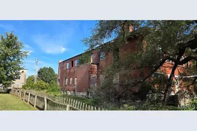 3917 W Belle Place, Saint Louis, MO 63108 - Photo 2