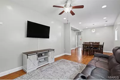 4725 Hummel Avenue, Saint Louis, MO 63116 - Photo 2