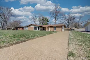 12543 Merrick Dr, Saint Louis, MO 63146 - Photo 2