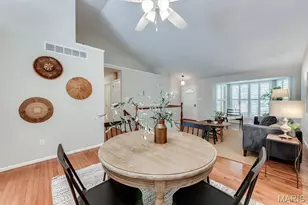 7421 Kenrick Pointe Dr, Shrewsbury, MO 63119 - Photo 10