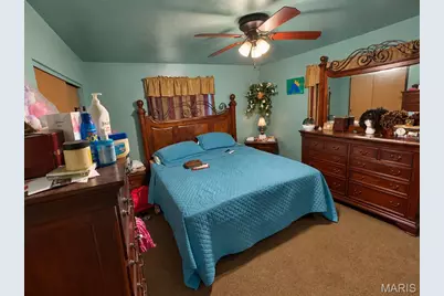 9478 Jaros Court, Bellefontaine Neighbors, MO 63137 - Photo 6