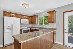 3001 Oakstowne Pl, Saint Louis, MO 63129 - Photo 18