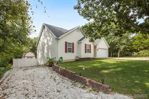 528 Blue Bird Ln, Saint Clair, MO 63077 - Photo 4