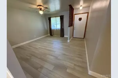 660 Central Parkway, Florissant, MO 63031 - Photo 6