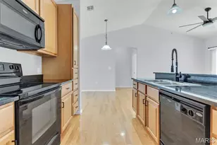 37 Kassebaum Ln, Saint Louis, MO 63129 - Photo 12