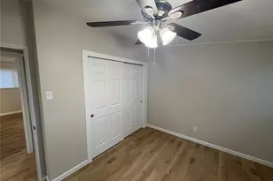8410 Bayberry Dr, Berkeley, MO 63134 - Photo 14