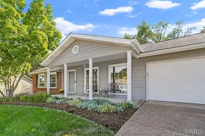 854 La Bonne Parkway, Manchester, MO 63021 - Photo 2