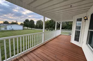 302 Roosevelt Ave, Warrenton, MO 63383 - Photo 2