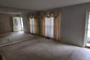 1760 Layven Ave, Florissant, MO 63031 - Photo 2