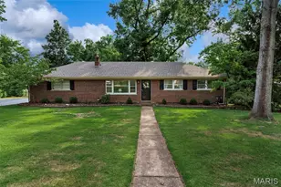 11 Hedgewood Ln, Ballwin, MO 63011 - Photo 1