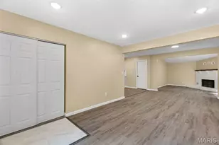 5500 Winchelsea Dr, Saint Louis, MO 63121 - Photo 8