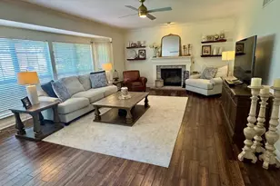 2811 Barrett Pines Ln, Des Peres, MO 63021 - Photo 2