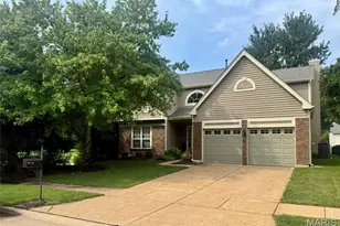 2811 Barrett Pines Ln, Des Peres, MO 63021 - Photo 1