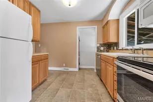 1022 Pike St, Saint Charles, MO 63301 - Photo 14