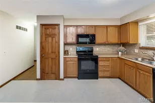 357 Beaver Lake Dr, Saint Charles, MO 63303 - Photo 16