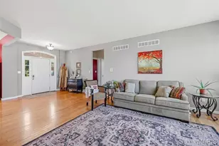 1015 Pearview Dr, Saint Peters, MO 63376 - Photo 6