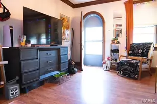 3923 Alexander St, Saint Louis, MO 63116 - Photo 2