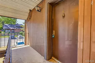 1045 Mersey Bend Dr, Saint Louis, MO 63129 - Photo 2