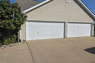 1062 Highland Estates Dr, Wentzville, MO 63385 - Photo 2