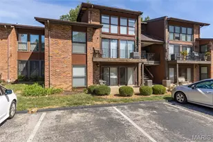 1045 Mersey Bend Dr, Saint Louis, MO 63129 - Photo 4