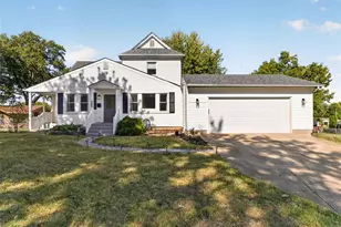 7101 Stafford Ct, Saint Louis, MO 63123 - Photo 2