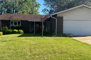 6322 Sandycreek Dr, Saint Louis, MO 63033 - Photo 2