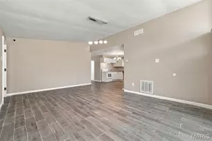 8408 Chalons Ct, Berkeley, MO 63134 - Photo 6