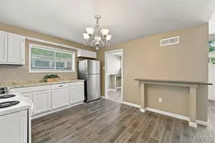 8408 Chalons Ct, Berkeley, MO 63134 - Photo 10