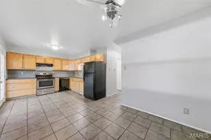 7639 Hazelcrest Dr, Hazelwood, MO 63042 - Photo 16