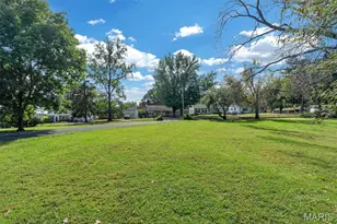 10305 Thorpe Ave, Saint Louis, MO 63114 - Photo 12