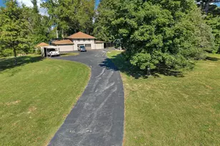 10305 Thorpe Ave, Saint Louis, MO 63114 - Photo 4