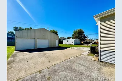209 E Walnut, Shelbina, MO 63468 - Photo 2
